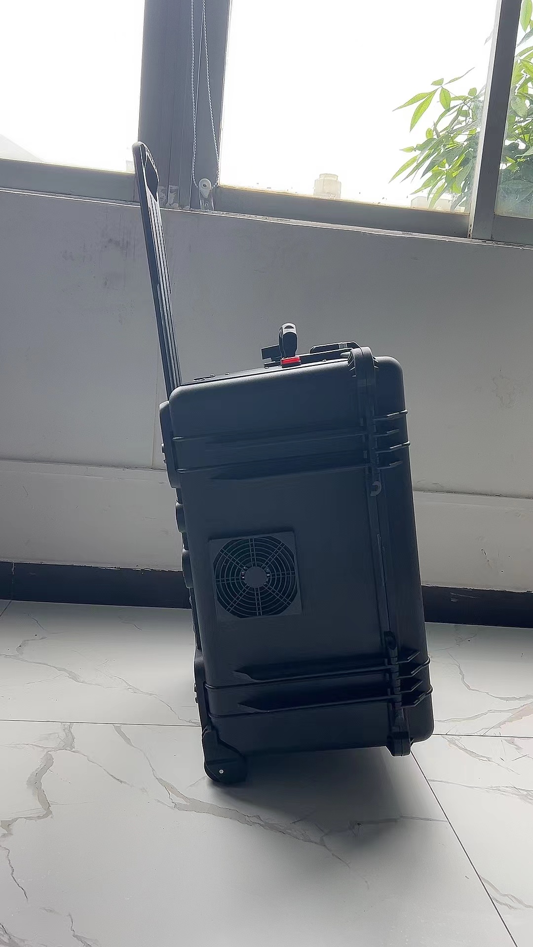 莱山手拉箱型移动通信干扰器